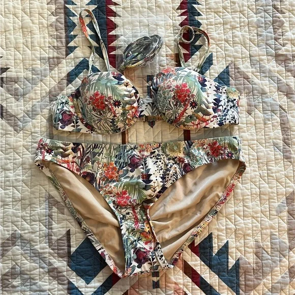 J. Crew Floral Bikini - 34A - Picture 2 of 4